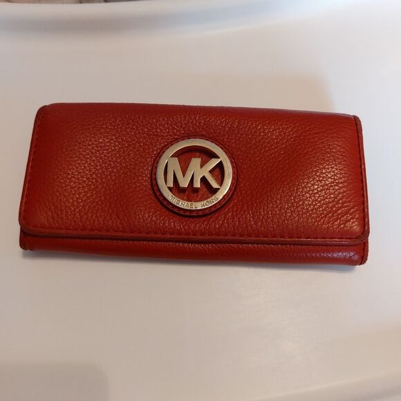 🔵Michael Kors Fulton Soft Leather Red Flap Continental Wallet Gold Tone Logo - Picture 1 of 12